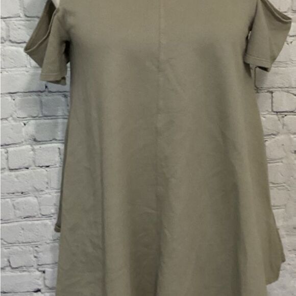 Heather Shirt Top Women’s Size Small Color Pale Green Off the Shoulder - Picture 6 of 8